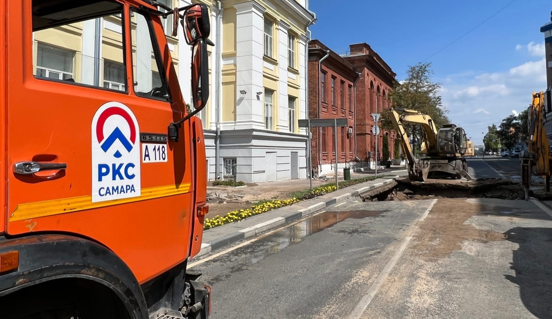 На Молодогвардейской меняют часть водовода ООО «Самарские коммунальные  системы»