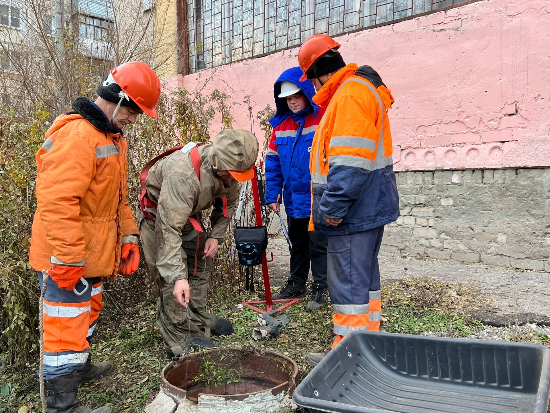 Канализация не работает - пожалуйте во двор ООО «Самарские коммунальные  системы»