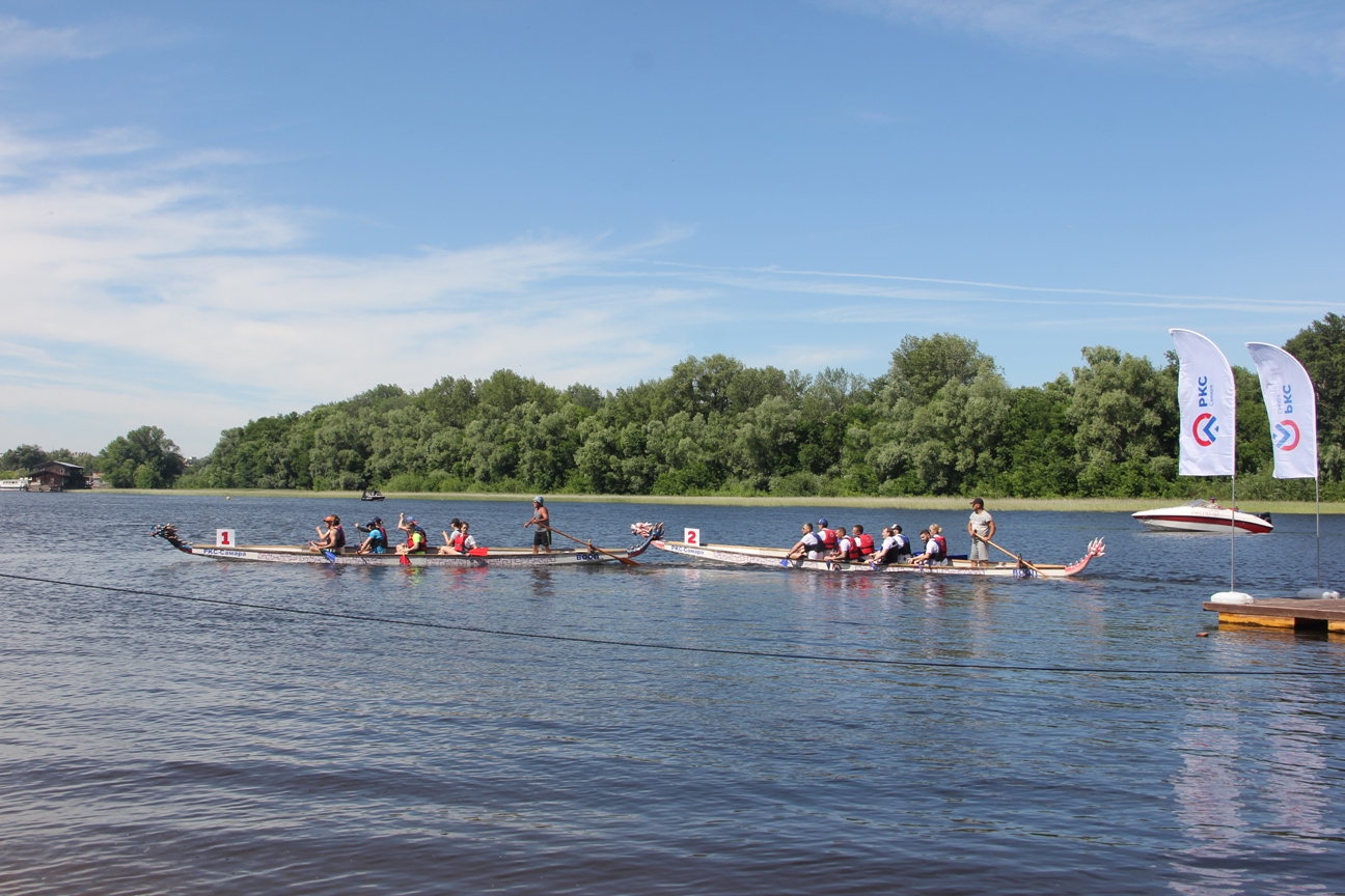 Ркс вода самара. Водный спорт на Волге. Водно-спортивной базой сухая Самарка. Гребная база Самара сухая Самарка. Самара с воды.